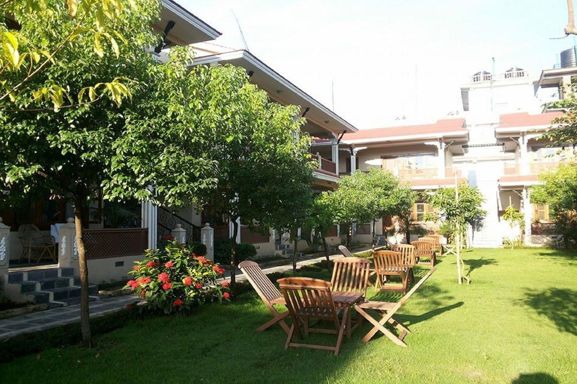 Hidden World Resort And Spa Sauraha Exterior photo